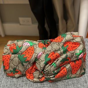 GUCCI Strawberry 🍓 Print Turban Headband